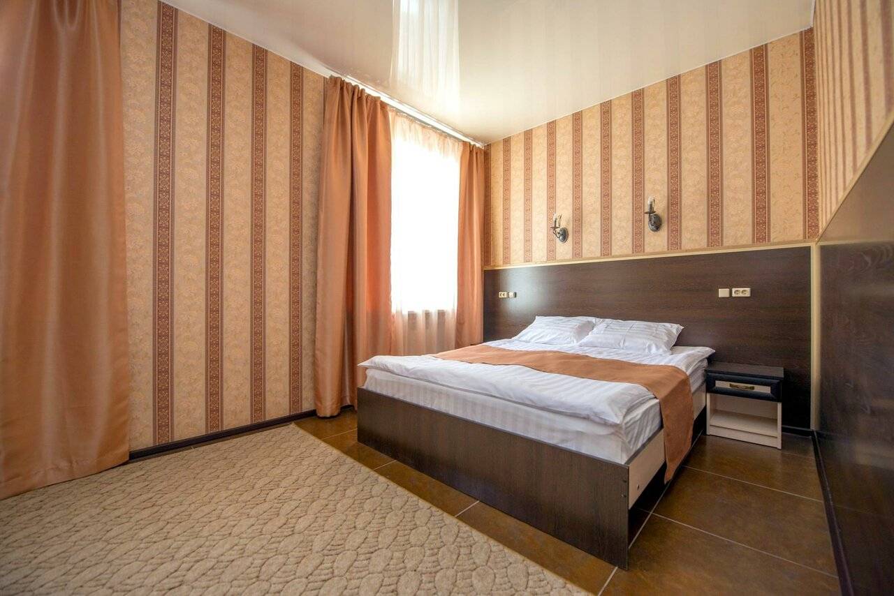 Номер стандарт с 1 двуспальной кроватью